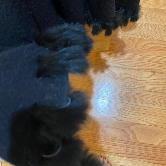 Jones NY Black boucle wool poncho with angora trim - Picture 4 of 13